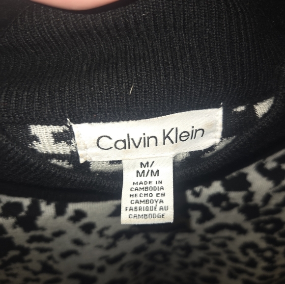 Calvin Klein Womems Animal Print Sweater. EUC Size M - Picture 7 of 8